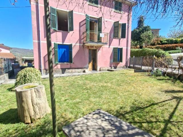 Villa Indipendente in vendita a Varano De' Melegari, Reggio Emilia