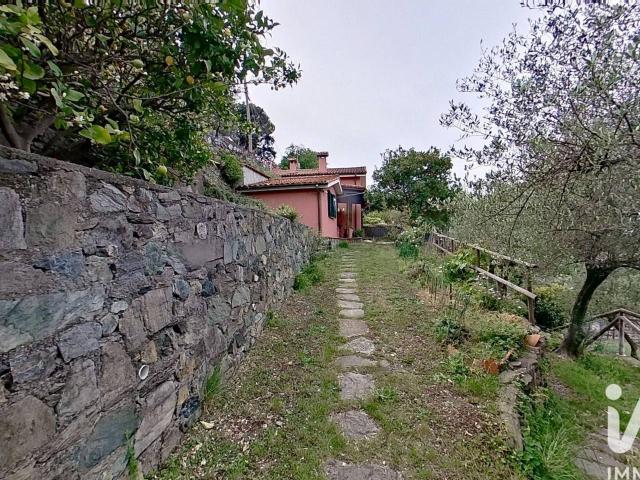Villa Indipendente in vendita a Parasio, Varazze
