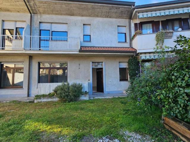Villa Indipendente in vendita a Varedo, Lombardia