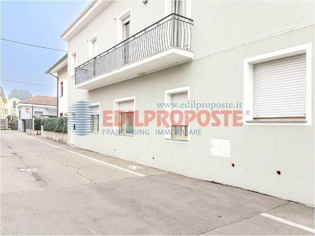 Villa Indipendente in vendita a Valera, Varedo