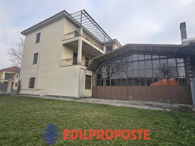 Villa Indipendente in vendita a Valera, Varedo