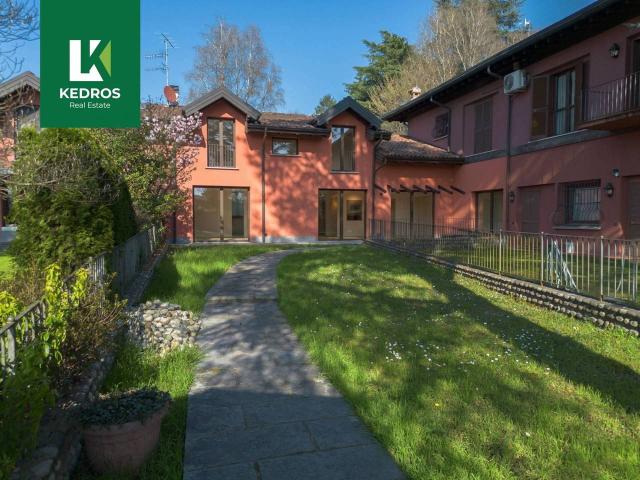 Villa Indipendente in vendita a Varese, Lombardia