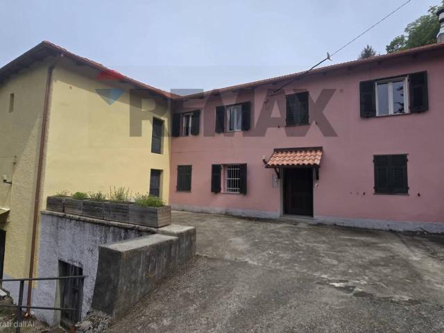 Villa Indipendente in vendita a Varese Ligure, Liguria