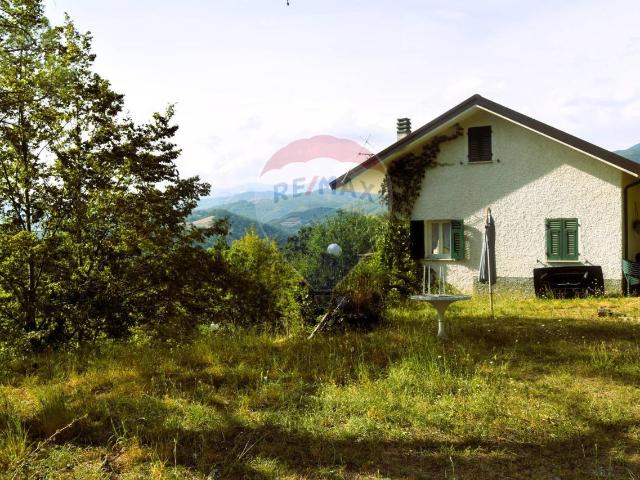 Villa Indipendente in vendita a Varese Ligure, Liguria