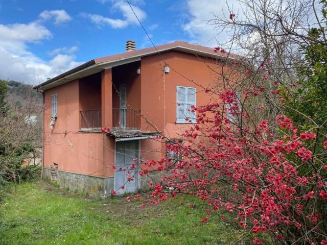 Villa Indipendente in vendita a Varese Ligure, Liguria