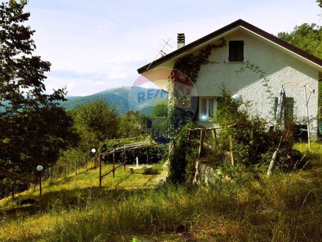 Villa Indipendente in vendita a Varese Ligure, Liguria