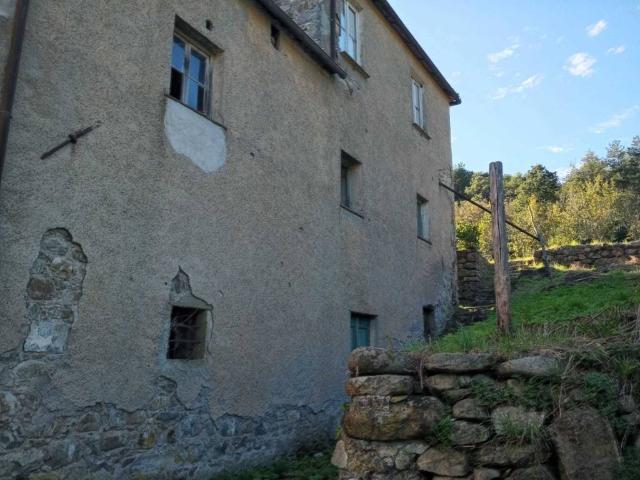 Villa Indipendente in vendita a Varese Ligure, Liguria