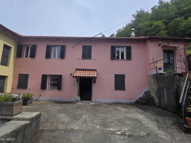 Villa Indipendente in vendita a Varese Ligure, Liguria
