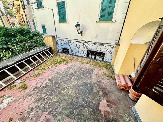 Villa Indipendente in vendita a Varese Ligure, Liguria