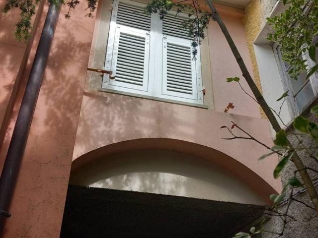 Villa Indipendente in vendita a Varese Ligure, Liguria