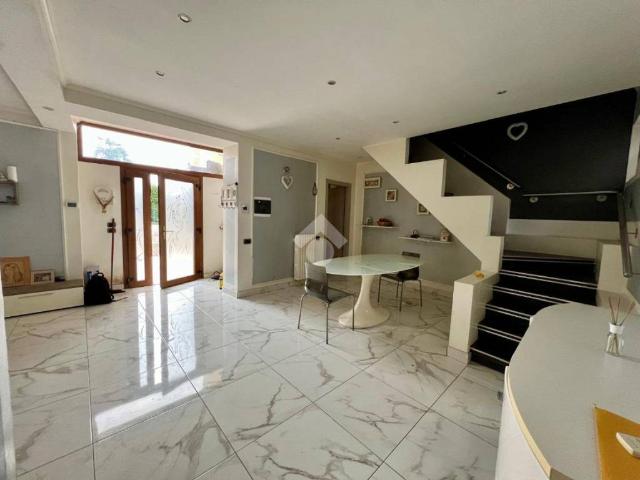 Villa Indipendente in vendita a Varese, Lombardia