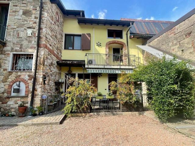 Villa Indipendente in vendita a Varese, Lombardia