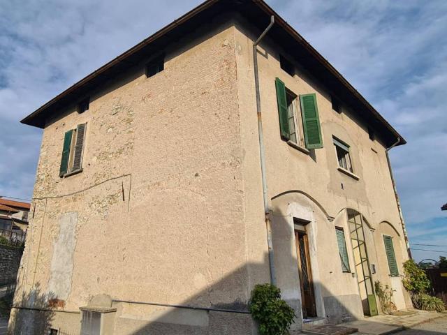 Villa Indipendente in vendita a Lissago, Varese