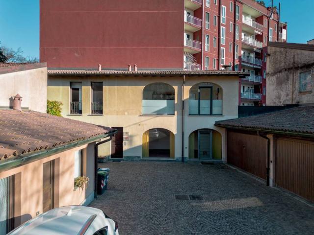 Villa Indipendente in vendita a Biumo Superiore, Varese