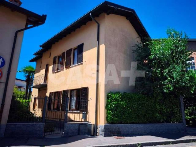 Villa Indipendente in vendita a Valle Olona, Varese
