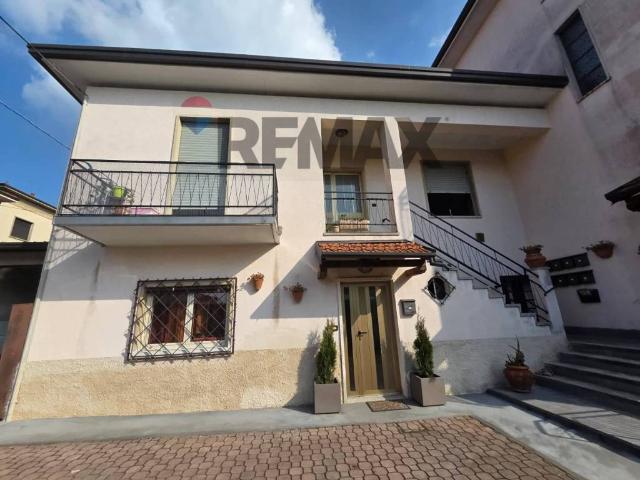Villa Indipendente in vendita a Varese, Lombardia