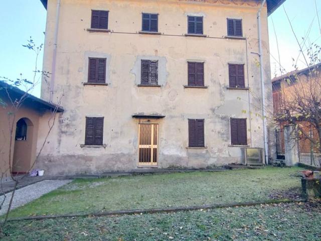 Villa Indipendente in vendita a Valle Olona, Varese