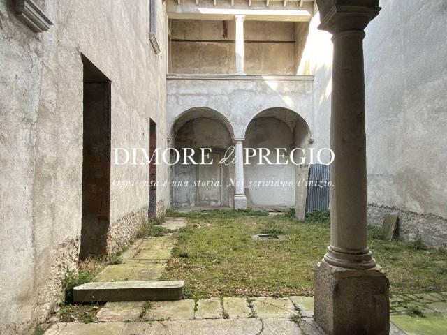 Villa Indipendente in vendita a Biumo Superiore, Varese
