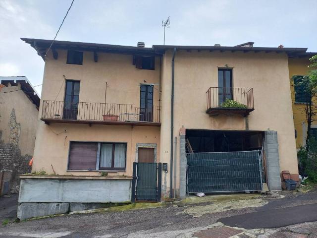 Villa Indipendente in vendita a Lissago, Varese