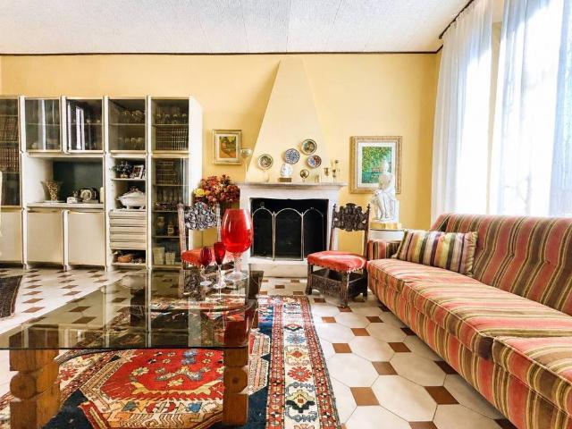 Villa Indipendente in vendita a Biumo Superiore, Varese