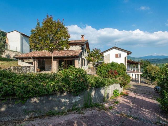 Villa Indipendente in vendita a Varzi, Lombardia