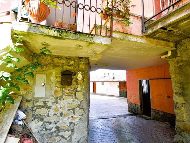 Villa Indipendente in vendita a Varzi, Lombardia