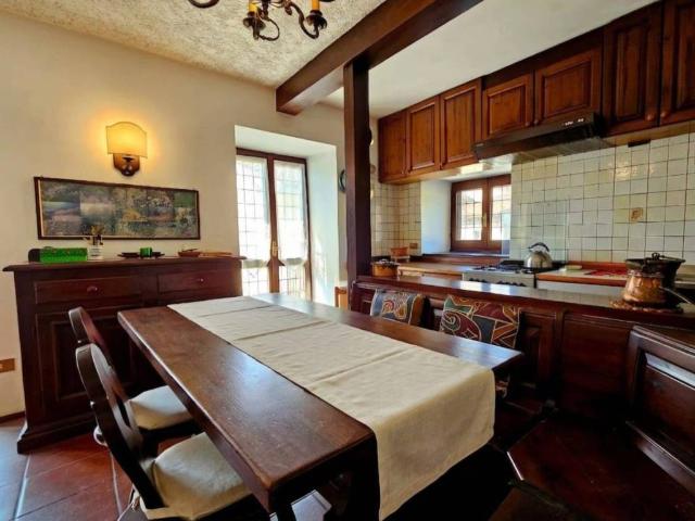 Villa Indipendente in vendita a Varzi, Lombardia