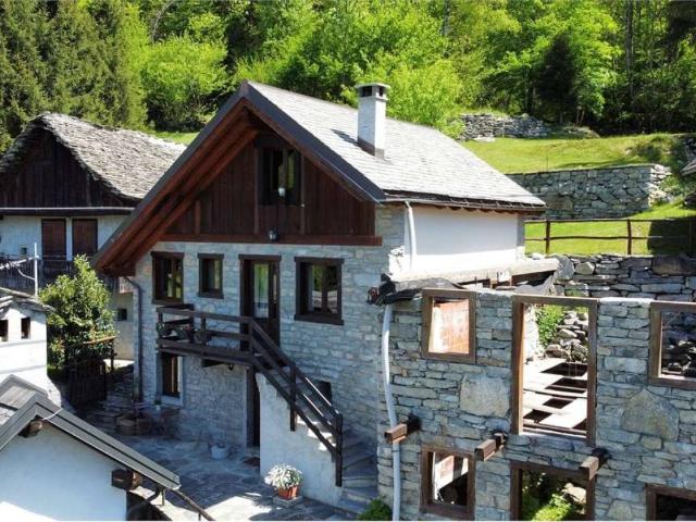 Villa Indipendente in vendita a Dreuza, Piemonte