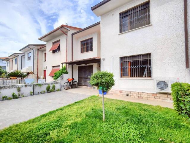 Villa Indipendente in vendita a Vecchiano, Toscana
