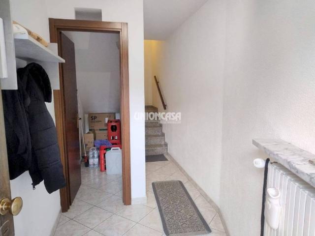 Villa Indipendente in vendita a Vedano Olona, Lombardia