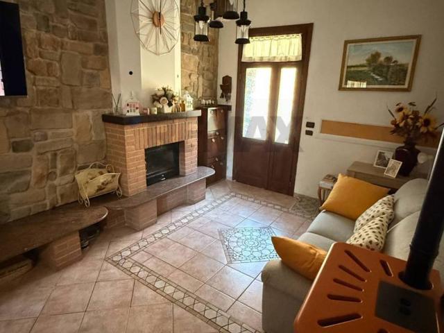 Villa Indipendente in vendita a Vellezzo Bellini, Lombardia
