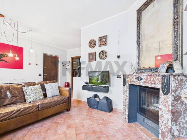 Villa Indipendente in vendita a Vellezzo Bellini, Lombardia
