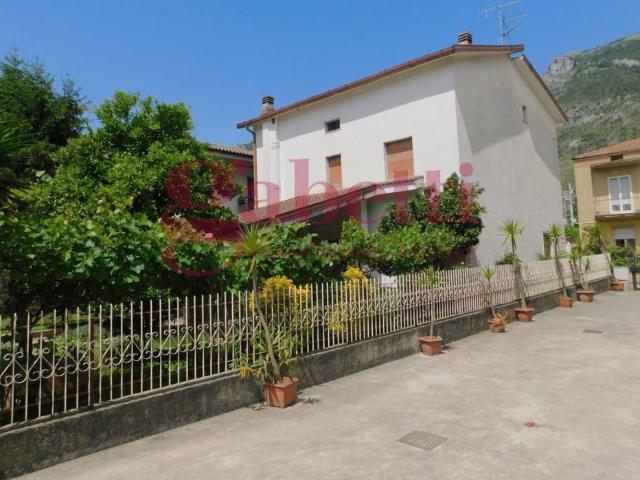 Villa Indipendente in vendita a Venafro, Molise