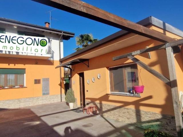 Villa Indipendente in vendita a Venegono Superiore, Lombardia