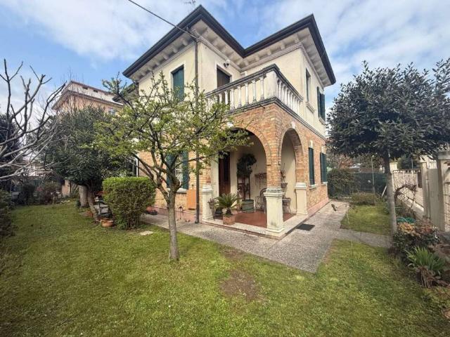 Villa Indipendente in vendita a Mestre-Carpenedo, Venezia