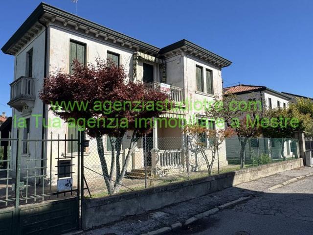 Villa Indipendente in vendita a Mestre-Carpenedo, Venezia