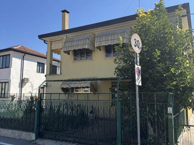 Villa Indipendente in vendita a Mestre-Carpenedo, Venezia