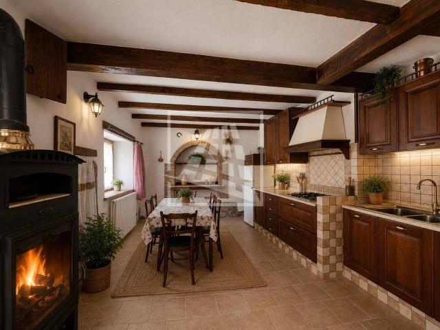 Villa Indipendente in vendita a Appennino Reggiano, Re