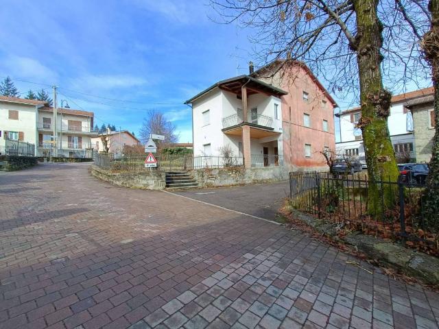 Villa Indipendente in vendita a Appennino Reggiano, Re