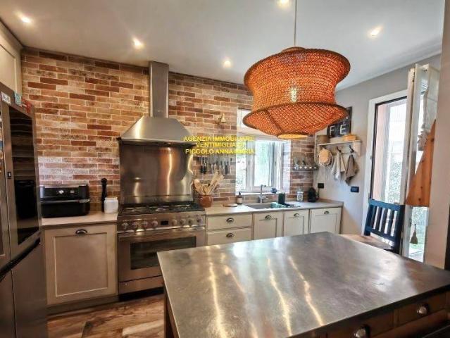 Villa Indipendente in vendita a Bevera, Ventimiglia
