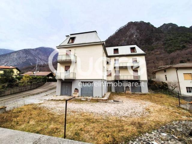 Villa Indipendente in vendita a Venzone, Friuli-Venezia Giulia