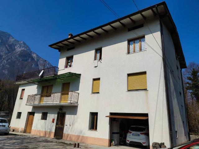 Villa Indipendente in vendita a Venzone, Friuli-Venezia Giulia