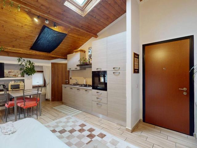 Villa Indipendente in vendita a Verano Brianza, Lombardia