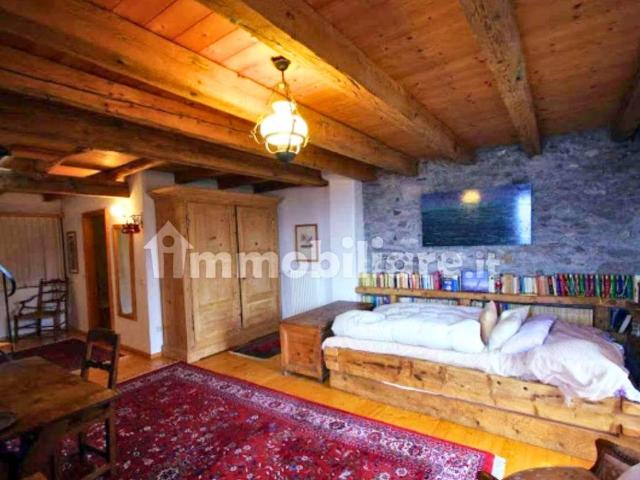 Villa Indipendente in vendita a Vercana, Lombardia