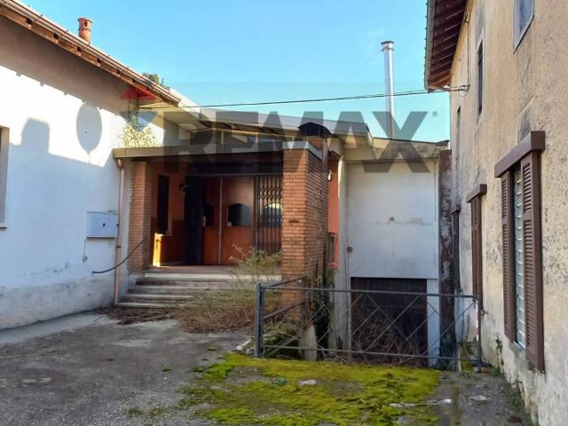 Villa Indipendente in vendita a Cascina Prada, Vergiate