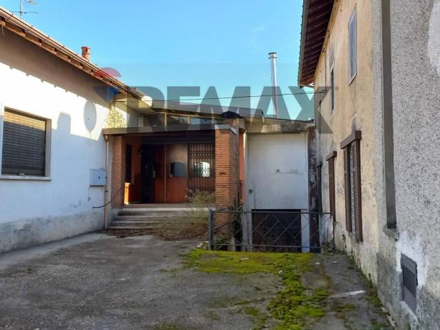 Villa Indipendente in vendita a Cascina Prada, Vergiate