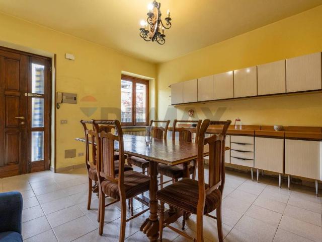 Villa Indipendente in vendita a Sesona, Vergiate
