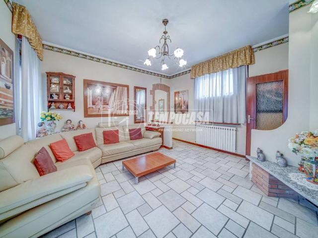 Villa Indipendente in vendita a Sesona, Vergiate