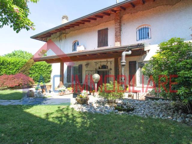 Villa Indipendente in vendita a Sesona, Vergiate
