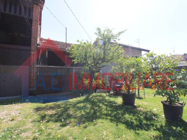 Villa Indipendente in vendita a Sesona, Vergiate